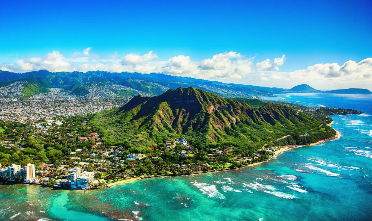 Hawaii sea cliffs and lush coastline